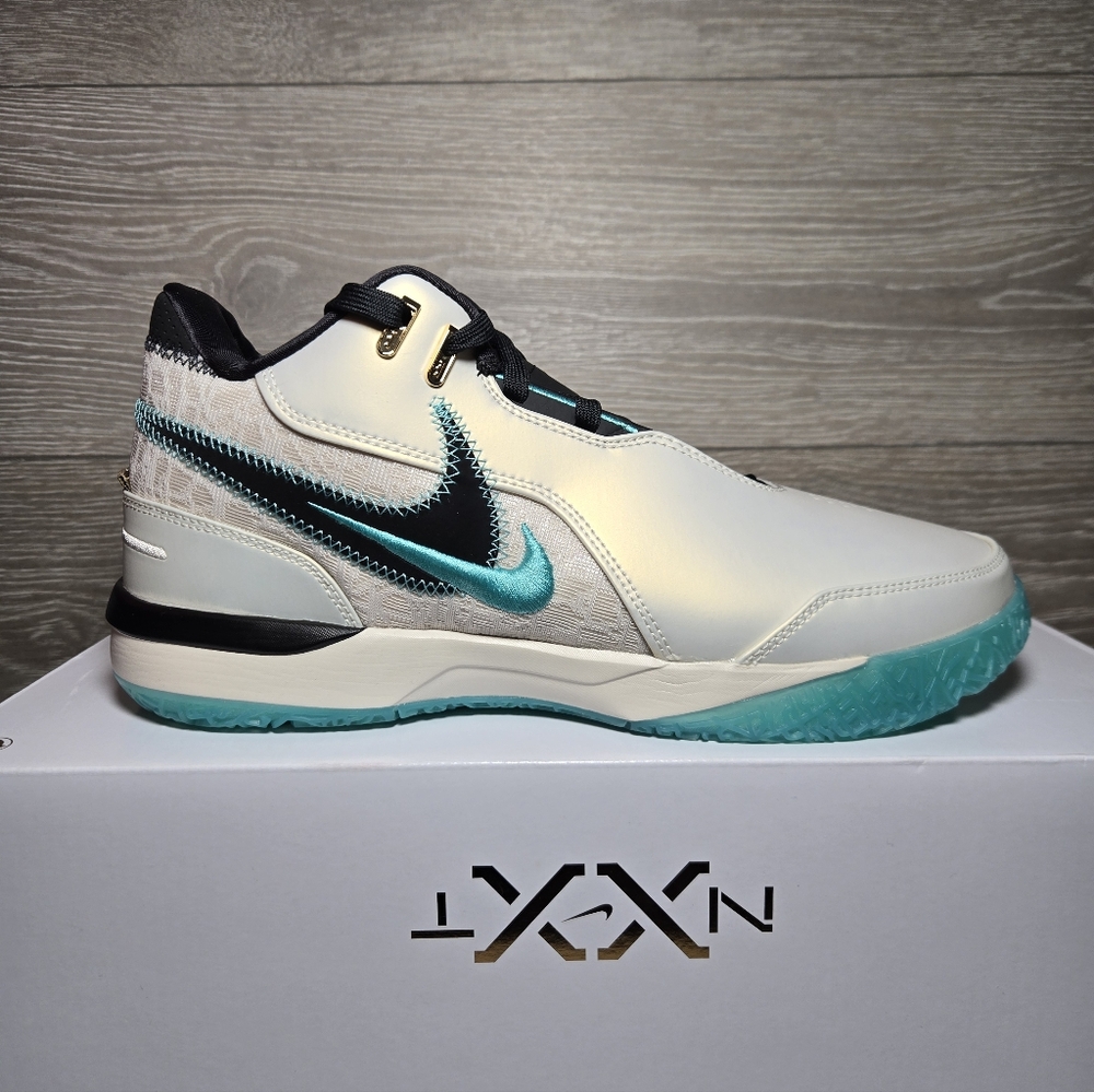 Nike Zoom LeBron NXXT Gen AMPD Liverpool FC Sneakers FJ1566-101 Mens Size 9.5